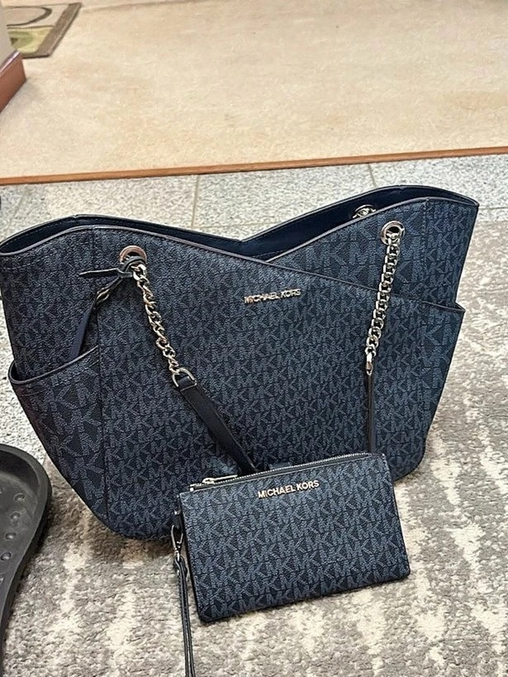 Michael Kors Jet Set Item Chain Tote Bag with Wristlet Set